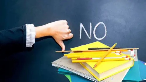 La sinistra vuole abolire i compiti a casa