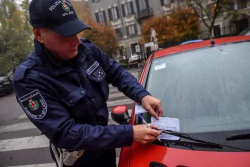 La "mannaia" di Area C non perdona: vigili che multano vigili