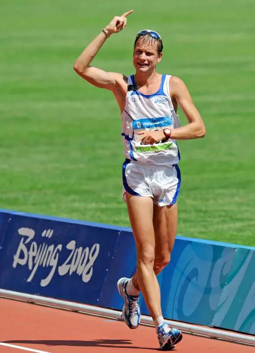 Le medaglie, le accuse, il doping: la storia di Alex Schwazer su Netflix