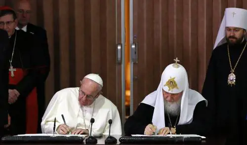 Il "duello" sulla Pasqua tra Francesco e Kiril