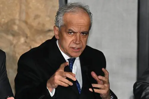 Il piano anti invasione: rimpatri, navi militari e un Cpr in ogni Regione