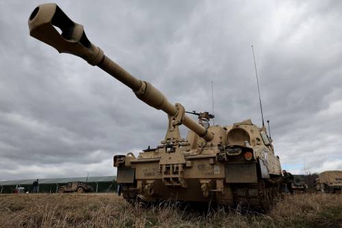 La Nato muove jet, tank e truppe: altro segnale allo Zar
