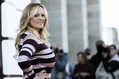 "Sei sposata?": così è iniziato il caso Stormy Daniels-Trump 
