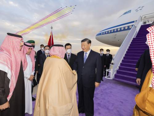 La mossa "araba" della Cina: così gli Usa battono in ritirata