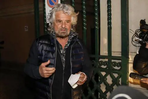 I 300mila euro e la tutela legale: a rischio il contratto di Grillo con i 5s