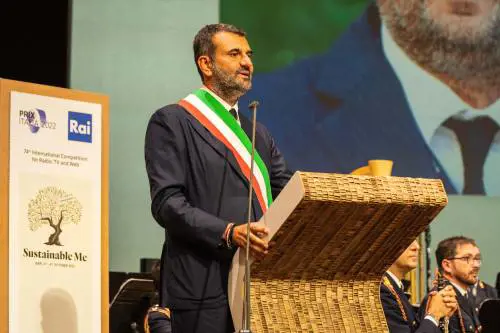 Coppie gay, strappo a sinistra. I sindaci: pronti a disobbedire