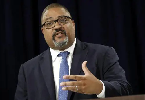Alvin Bragg, chi è il giudice che ha incastrato Donald Trump