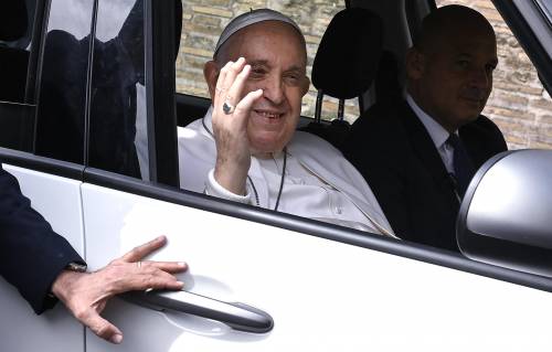 La salute del Papa agita la Chiesa, ma lui non vuole apparire debole 