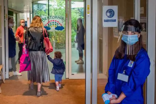 Il maestro arrestato per abusi sui bambini insegnava in sei asili