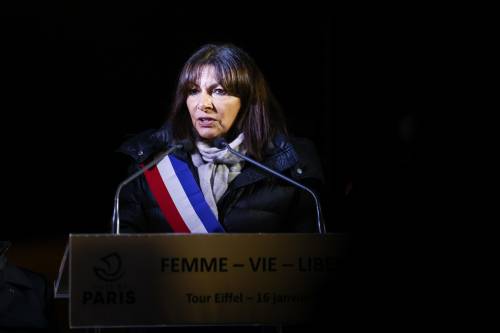 Anne Hidalgo, sindaco socialista di Parigi, contraria ai monopattini elettrici nella capitale francese