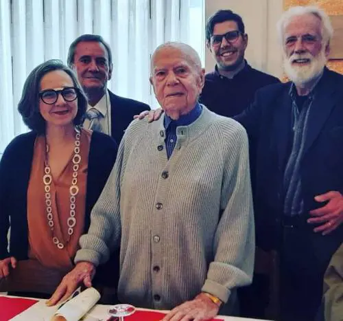 Pd senza vergogna: prima festeggia col partigiano stragista, poi minimizza