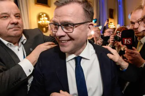 Helsinki va a destra ed entra nella Nato