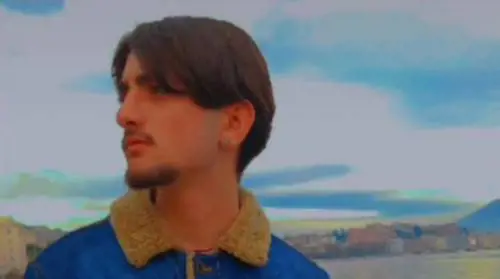 Andrea precipita e muore a 17 anni: bravata fatale sul tetto del capannone