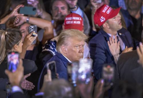 I soldi alla pornostar e la cospirazione: cosa non torna nel teorema contro Trump
