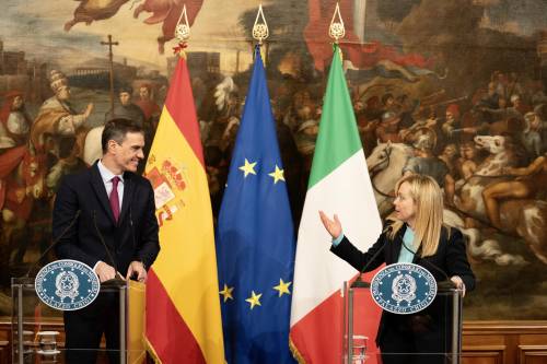 "Serve risposta europea". Meloni incontra Sanchez
