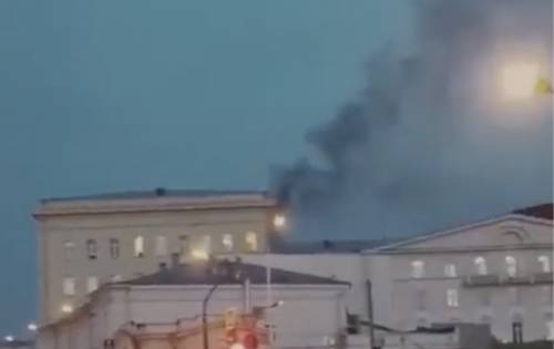 Incendio a Mosca: in fiamme sede del ministero della Difesa