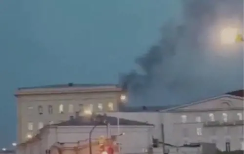 Incendio a Mosca: in fiamme sede del ministero della Difesa