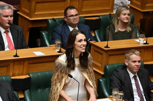 Il saluto di Jacinda: "Sì ai leader gentili"