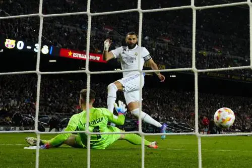 Re Carlo e lo scudiero Benzema: che show il Real al Camp Nou 