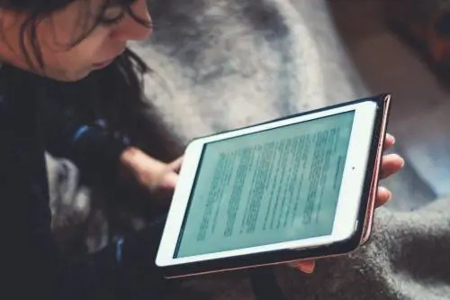 "Booktok" e "Booktoker", il fenomeno social entra nella Treccani: ecco cos'è