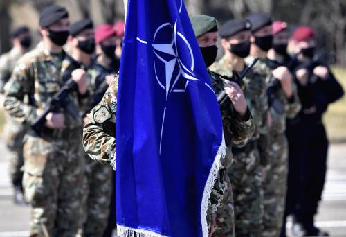 Tutti gli errori dell'Ue sulla difesa: perché la Nato si è ripresa la scena