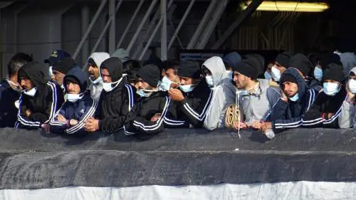 Migranti, il governo prepara la stretta: ecco gli emendamenti 