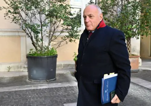 Roma, sfratto con sorpresa: sfondano casa del questore