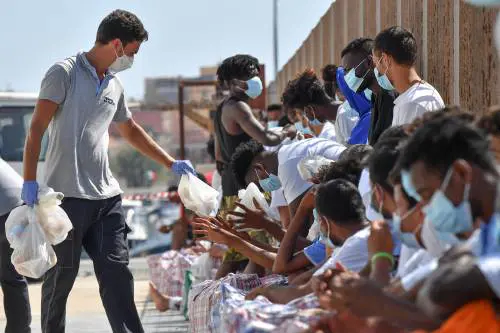 L'ipocrisia di Boldrini e Pd sugli hotspot dei migranti