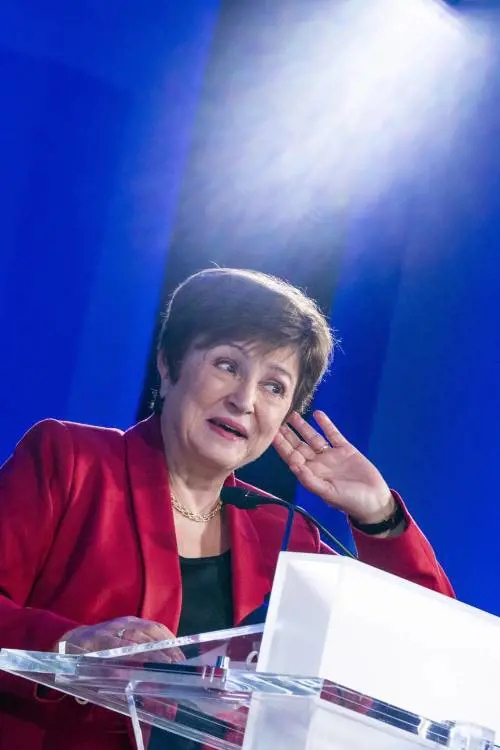 Fed e Bce sono irremovibili. "I tassi saliranno ancora"