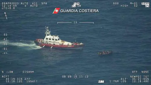 "Malta urticante, così non si va avanti". Tensione dopo i maxi sbarchi in Italia