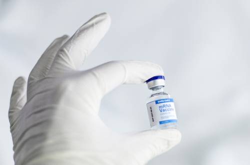 La scienza post Covid vola: vaccini anti cancro nel 2030