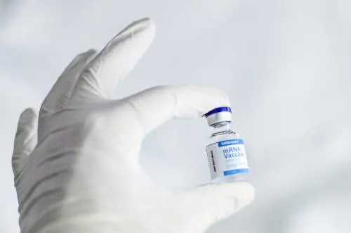 Tegola su Ursula: condannata per mancata trasparenza sui vaccini