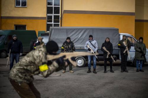 Leva militare e legge marziale: cresce il malcontento dei giovani ucraini