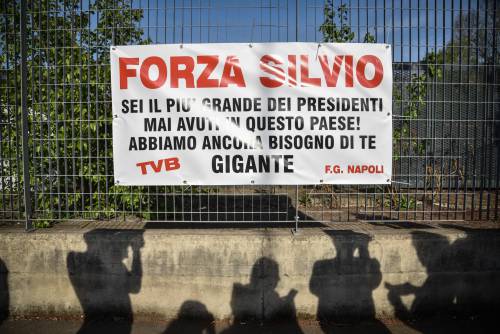 "Ci auguriamo di averlo sul palco a maggio". Tajani aspetta il Cav all'evento di Milano