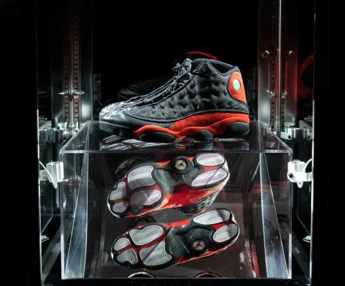 Michael Jordan, la folle cifra delle sue scarpe vendute all’asta