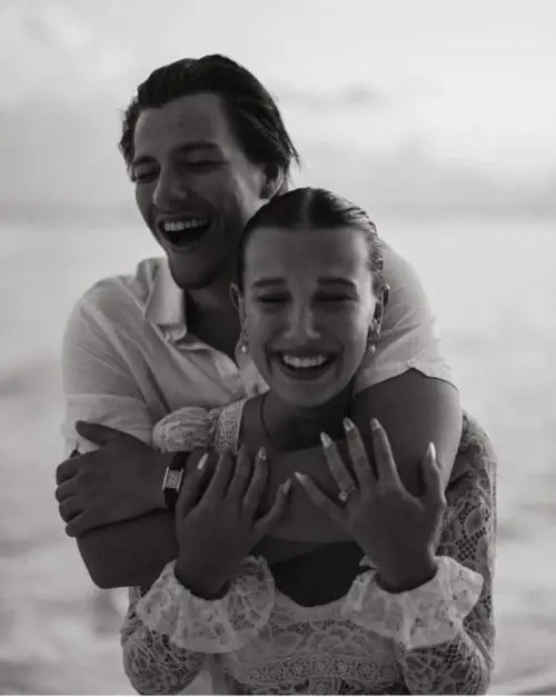 Millie Bobby Brown, la baby star di Stranger Things si sposa: l'annuncio sui social 