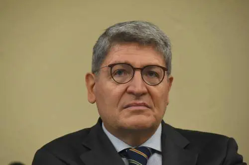 Ora il commissario può aumentare i Cpr e affittare traghetti. Budget di 20 milioni