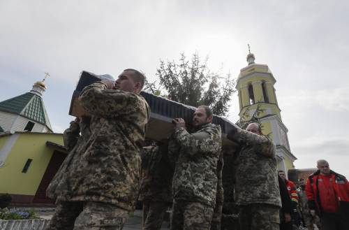 I video dell'orrore: ucraini decapitati dai soldati russi. Kiev: "Come l'Isis"