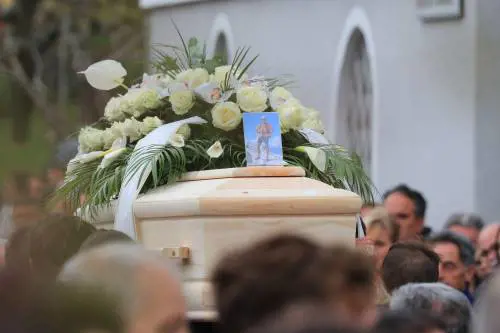 Rabbia ai funerali di Andrea: "Si poteva agire prima"