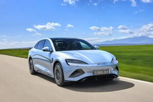 BYD Dolphin e BYD Seal: guarda la gallery