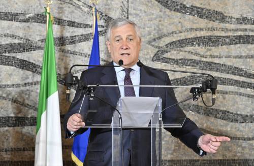 La svolta sui flussi. Tajani sigla l'intesa: "Tunisi ci invierà 4mila lavoratori"