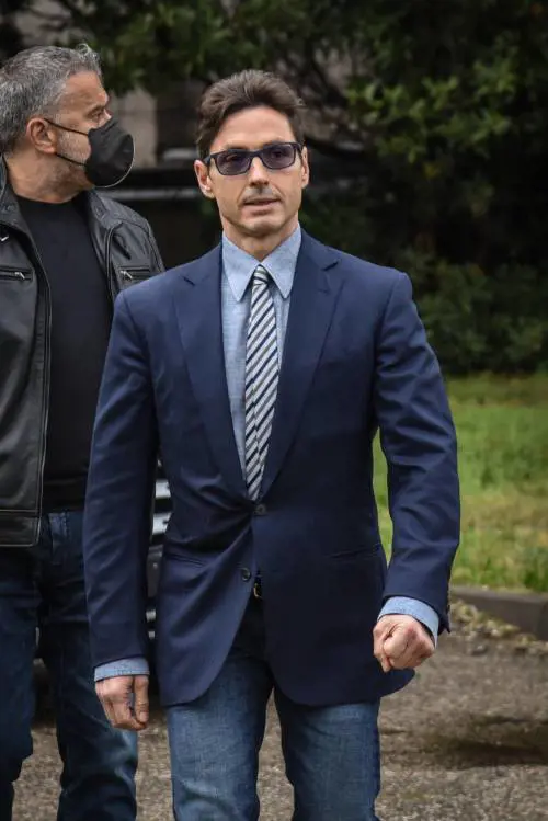 Il Cav migliora. "Papà è un esempio"