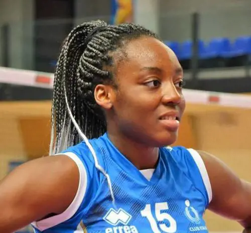 Le ultime ore di Julia: la telefonata e l'allarme. Il giallo dell'addio in chat