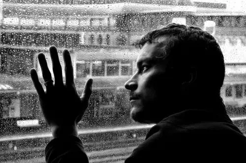 L’abuso di alcol attraverso le storie di una famiglia perbenista