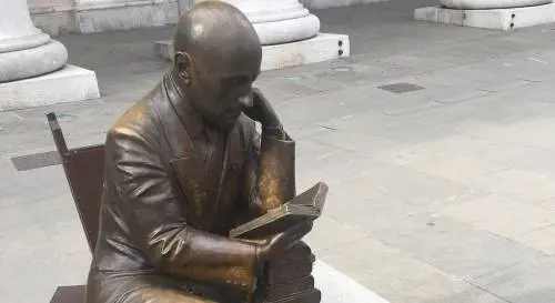 Dobbiamo erigere nuove statue, altro che abbatterle!
