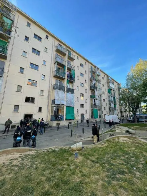 "Ci mandano via, devono bruciare". La minaccia dei rom dopo gli sgomberi di Torino