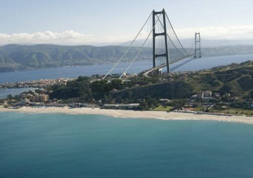 Il ponte sullo Stretto di Messina: "Un'opera mastodontica che avvicina il futuro"