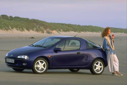 Opel Tigra compie 30 anni: la coupé che piaceva ai giovani