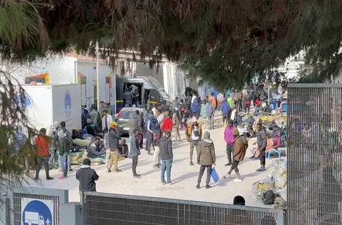 Lampedusa, l'hotspot e i documenti mancanti: le accuse della Prefettura