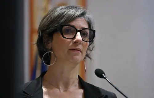 L'inviata dell'Onu fa il tifo per la Striscia. Il marito a libro paga dei leader palestinesi
